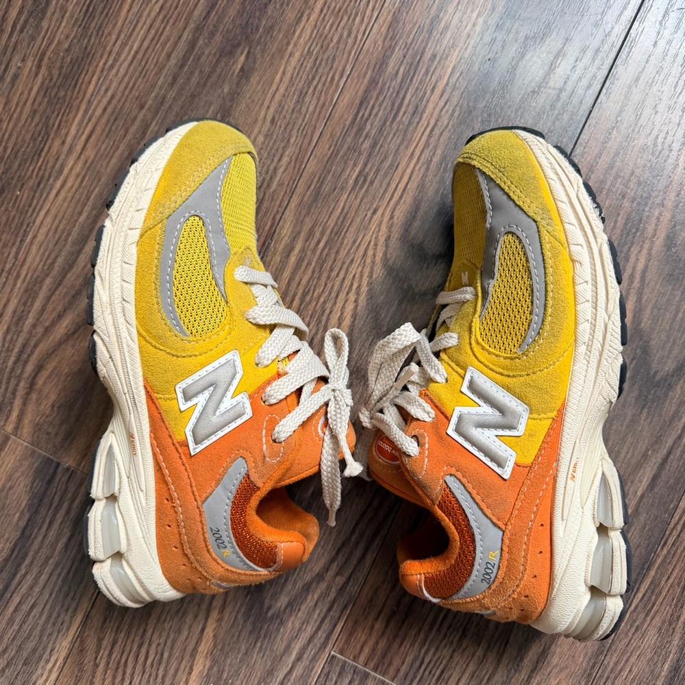 New Balance 2002R big kids ‘GINGER LEMON’